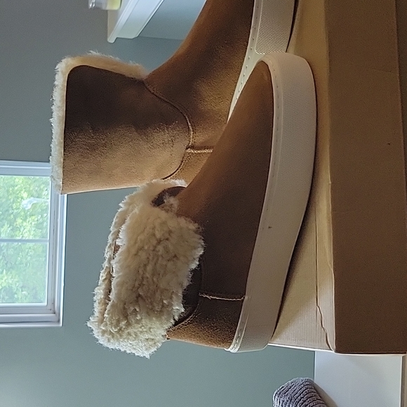 Ugg Boots - Picture 3 of 4